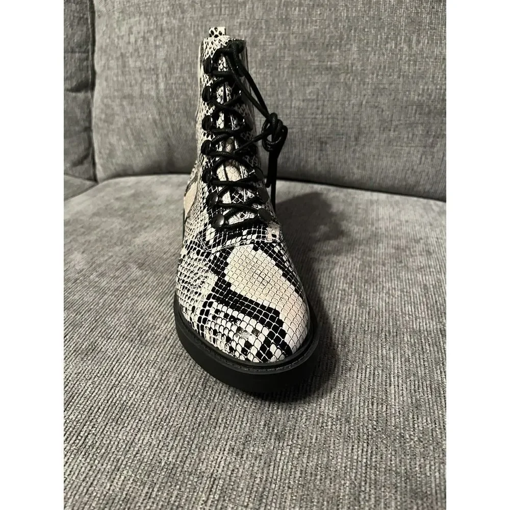 Linea paolo boots snake print‎ cold weather boot Size 8